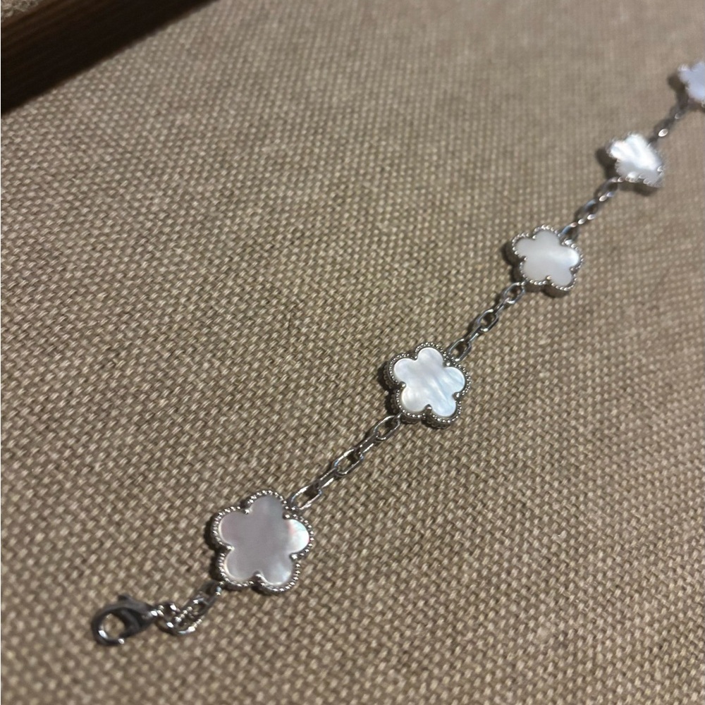 Elegant Silver and White Flower Bracelet